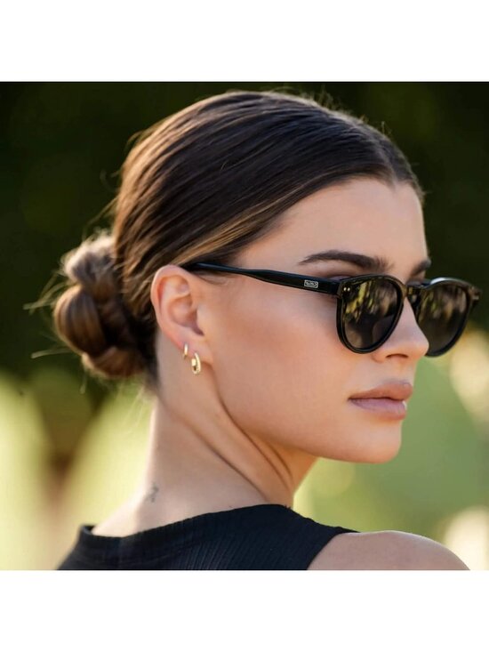 Women\'s Black Frame/ Smoke Lens Round Polarized Stylish Retro Classic Sunglasses
